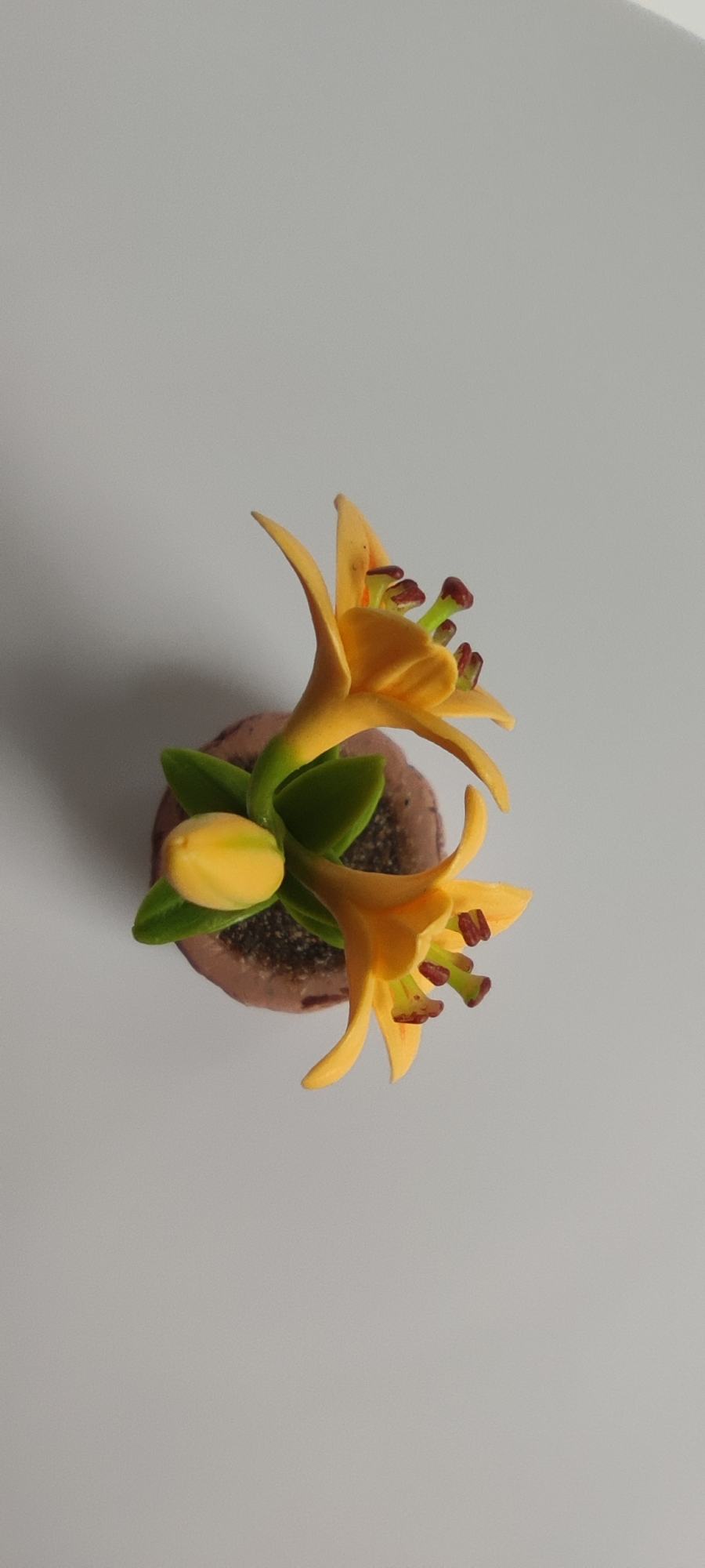 Лилия из полимерной глины для кукольного домика