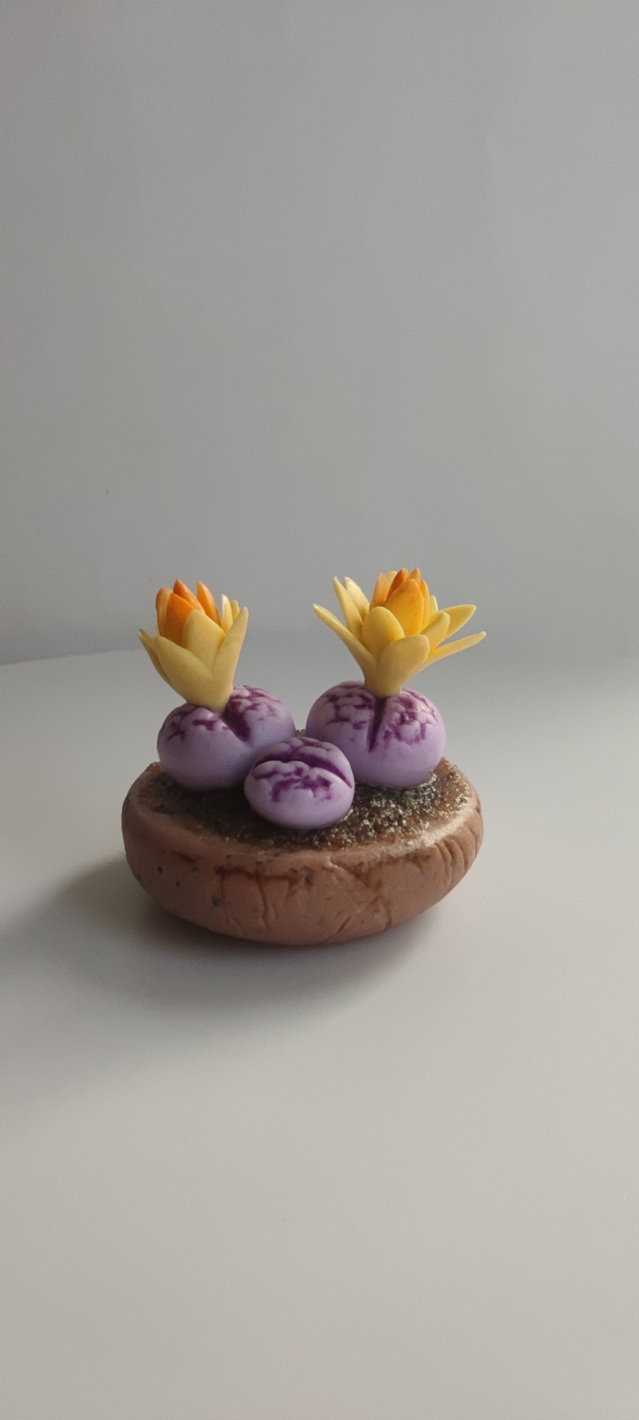 Миниатюрные цветы из полимерной глины для кукольного домика