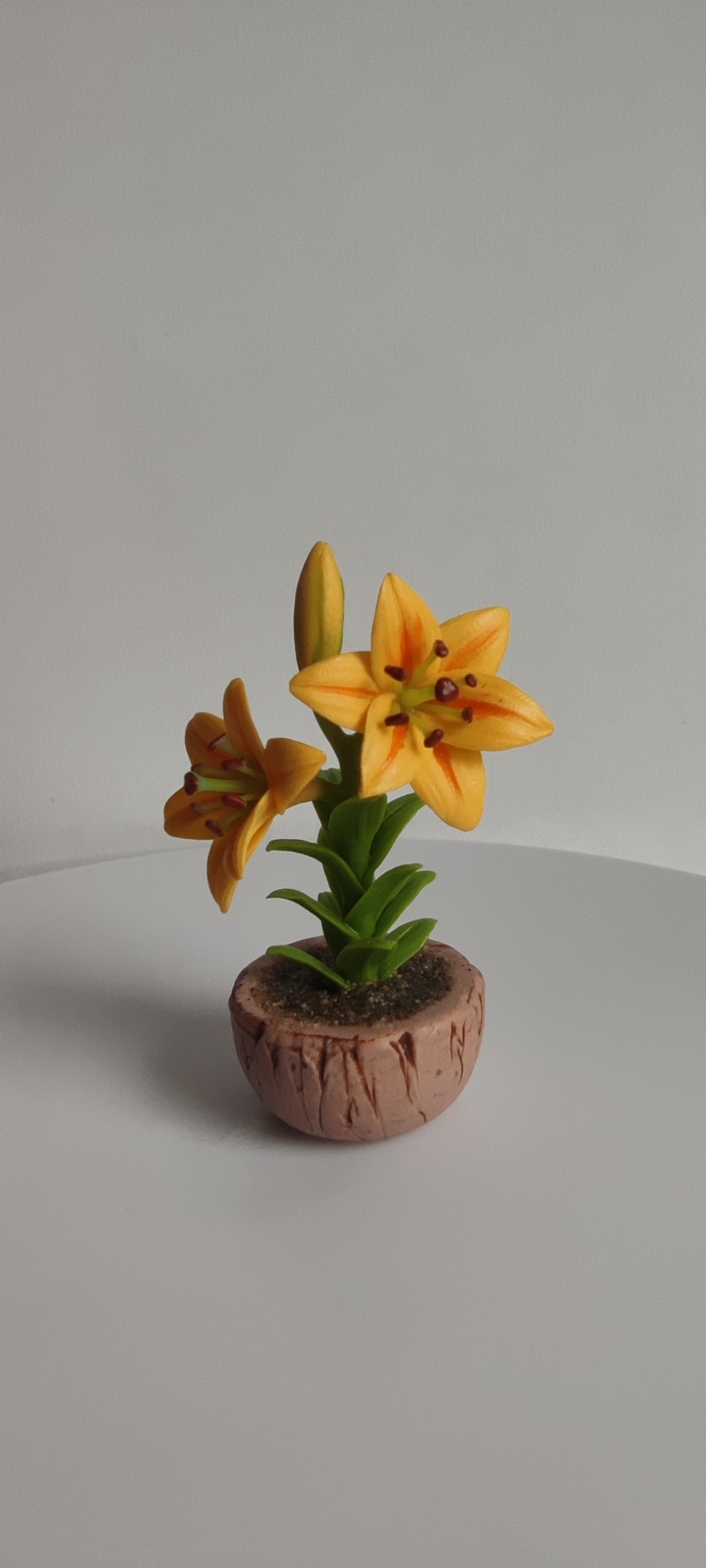 Лилия из полимерной глины для кукольного домика